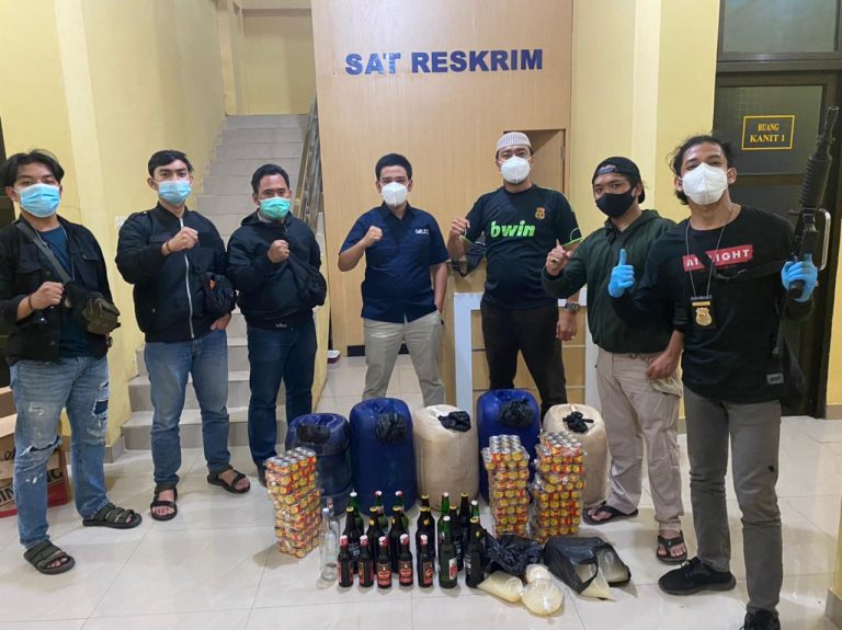 Polres Lebong Amankan Belasan Botol Miras dan 2 Warga Dalam Ops Pekat