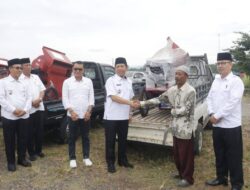 Sekda Seluma Serahkan Bantuan Power Thresher Dari Kementan RI Untuk Lima Desa