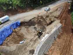 Jelang  Arus Mudik, Pemasangan Bronjong dan Pengaspalan Jalan Liku 9 Dikebut