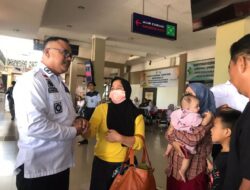 Kadinsos Jemput Meily di Bandara Fatamawati