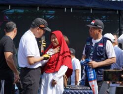 Tukang Jahit Dapat Hadiah Umroh dari Gubernur