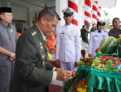 Semarak HUT Ke-79 TNI, Senam Poco-Poco Massal dan Bagikan Sembako