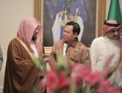 Sultan Dijamu Dubes Arab Saudi, Bahas Penyelenggaraan Haji