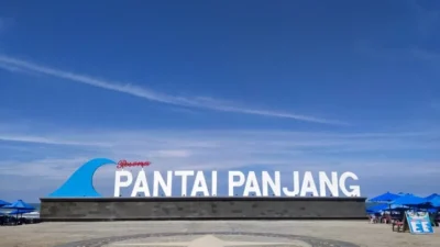 Wisatawan Dilarang Mandi di Pantai Panjang Saat Libur Nataru!